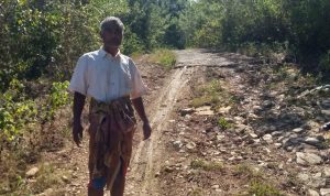 Pekerjaan Tak Tuntas di Desa Lakat, Kades Sebut Nama Lurah Soe