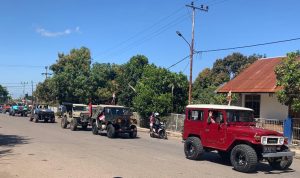 Puluhan Mobil Off Road Show Off Keliling Kota Soe Sebelum Menuju Noinbila
