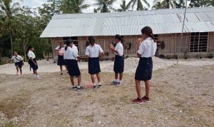 Segel Ruang Kelas SMP Satap Oelali Dibuka, KBM Kembali Normal