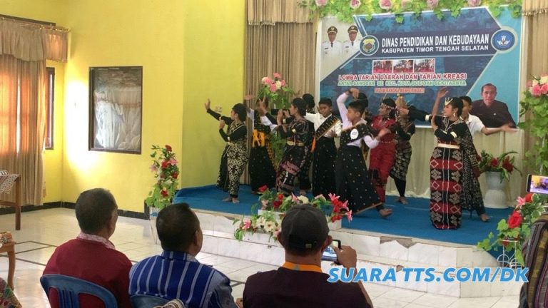 Wabup Army Buka Perlombaan Tarian Daerah dan Tarian Kreasi