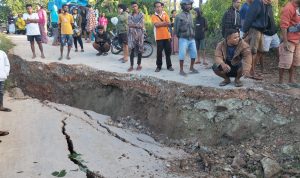 Ruas Jalan Kie-Oinlasi Rusak Akibat Gempa, Tim Dinas PU Turun Lokasi