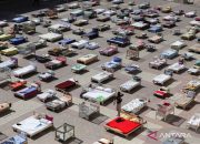 Instalasi tempat tidur kosong dipajang di Yerusalem