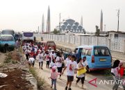 Relawan Kawan Juang gelar jalan sehat Ganjar Pranowo di Bandung