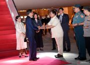 Presiden Jokowi disambut Prabowo saat tiba di Tanah Air