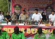Polda Bengkulu musnahkan 1.136 rokok ilegal dan 917 miras