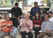 Ganjar dan Mahfud MD berdialog dengan pekerja kreatif