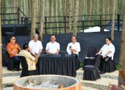 Jokowi berbincang dengan menteri awali pagi ketiga di IKN