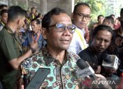 Mahfud: Rakyat tetap awasi Anwar Usman meski jadi hakim konstitusi