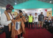 Anies dihadiahi seragam Survey Corps anime Attack On Titan di Lampung