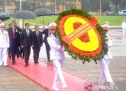Jokowi kunjungi Monumen Pahlawan dan Mausoleum Ho Chi Minh di Hanoi