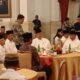 Airlangga-Prabowo satu meja dengan Presiden-Wapres saat buka bersama