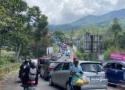 Polisi berlakukan sistem satu arah sejak pagi antisipasi macet Puncak