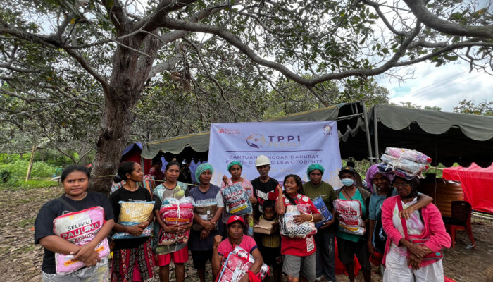 Relawan Nusantara distribusikan alas tidur dan selimut di masa Tanggap Darurat Erupsi Gunung Lewotobi Kabupaten Flores Timur