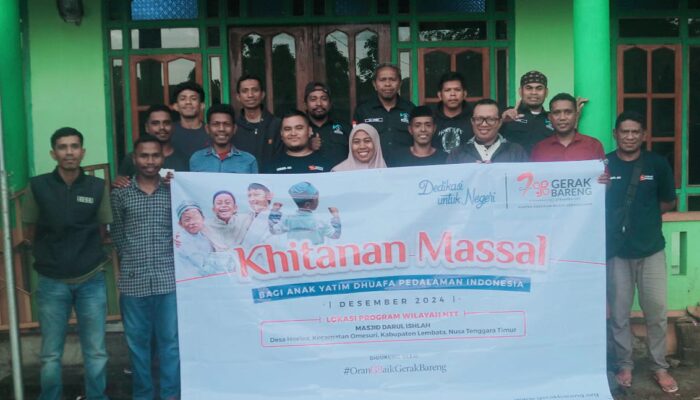 Gerak Bareng dan Yayasan Pesisir Lembata Mengadakan Khitanan Massal di Masjid Darul Ishlah Hoelea
