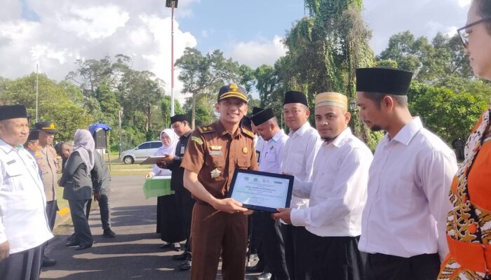 Ketua DPD Hidayatullah Lingga Asal Lembata Raih Penghargaan Penyuluh Teraktif dari Kemenag Lingga