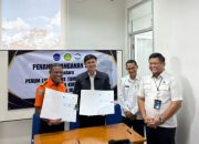 PENANDATANGANAN LOCA ANTARA PERUM LPPNPI UNIT TAMBOLAKA, PERUM LPPNPI UNIT WAINGAPU DENGAN KANTOR PENCARIAN DAN PERTOLONGAN KELAS A KUPANG