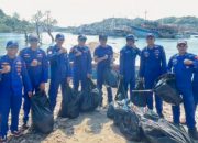 Ditpolairud Polda NTT Gelar Aksi Bersih Pantai di Pulau Monyet Labuan Bajo