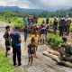 Brimob Polda NTT dan Polsek Wewaria Perbaiki Jembatan Darurat Akses Tiga Desa di Ende