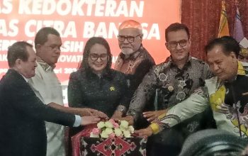 Gubernur NTT Melki Laka Lena Resmi Membuka Fakultas Kedokteran ( UCB )