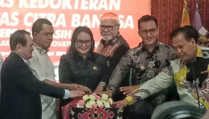 Gubernur NTT Melki Laka Lena Resmi Membuka Fakultas Kedokteran ( UCB )