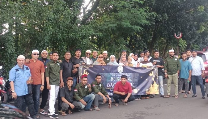 FPM NTT Bagikan Takjil di Mall Graha Cijantung, Pererat Kebersamaan Pemuda