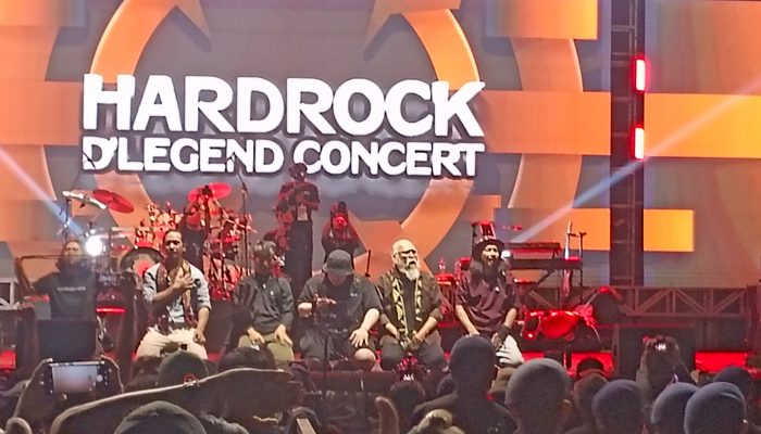 Ribuan Tiket Terjual, Masyarakat Membludak Saat Konser Iwan Fals di Kupang
