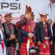 Dihadiri Ribuan Warga, 8 Raja Timor Nobatkan Jokowi Jadi Sesepuh Raja Timor di Kupang