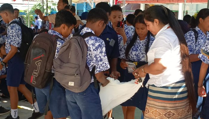 SMPN 14 Kupang Gelar Batik Jumputan, Upaya Rajut Kreativitas dan Lestarikan Budaya Lokal ‎ ‎