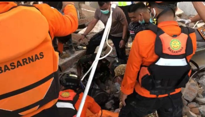 Pasca Gempa M7,7, Polres Sikka Bergerak Cepat Tangani Dampak dan Evakuasi Korban