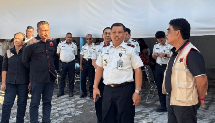 KOMISI XIII DPR RI DAN KANWIL DITJEN IMIGRASI NTT TINJAU KONDISI KANIM MAUMERE PASCAGEMPA