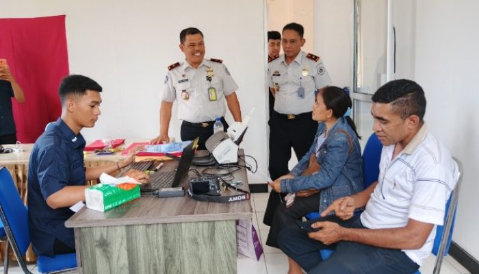 Dari Gedung BAPPERIDA Larantuka, Semangat Pelayanan Imigrasi terus Bergerak sebagai Wujud Imigrasi untuk Rakyat